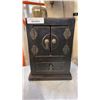 Image 2 : 2 LAMPS, LARGE CRIB BOARD, AND WOODEN CASE