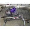 Image 2 : Dyson DC 37 vacuum - WORKING