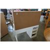 Image 8 : WHITE DESK WITH HUTCH