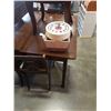 Image 1 : VINTAGE SPARTUS MADE IN USA CLOCK AND HEAVY STONE BASKET