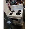 Image 2 : WHITE FRIGIDAIRE STOVE WORKING