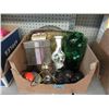 Image 1 : Box of Vintage Vases, Trays & Decorative Items