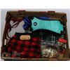 Image 1 : FLAT OF VARIOUS PET ITEMS, INCLUDES LEASH, HARNESS