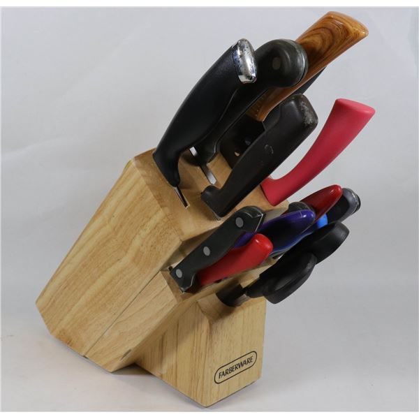 KNIFE BLOCK FULL OF KNIVES