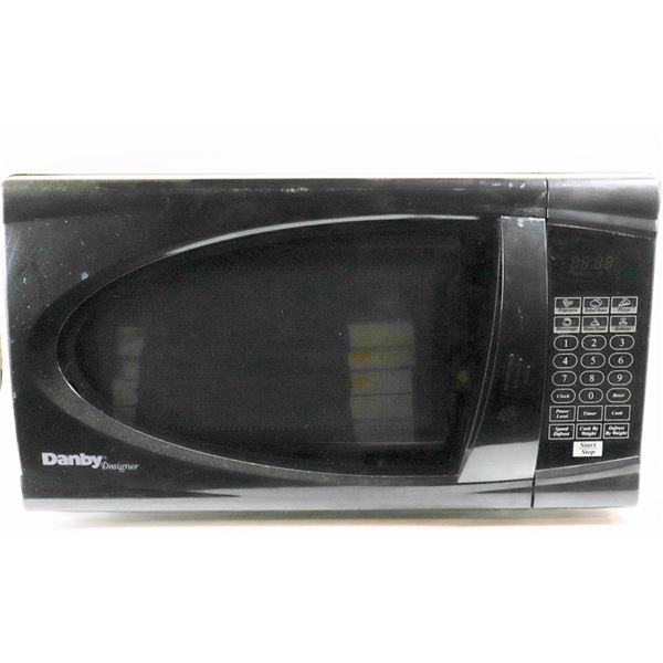BLACK DANBY DESIGNER MICROWAVE - 700W