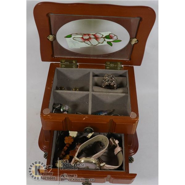 JEWELRY BOX WITH JEWELRY