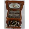 Image 1 : JEWELRY BOX WITH JEWELRY