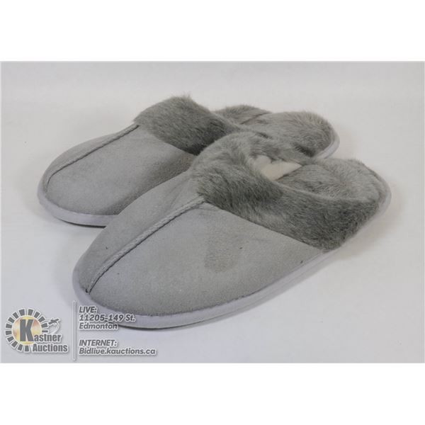 PAIR OF SLIPON HOUSE SLIPPERS SIZE 7-8 MENS
