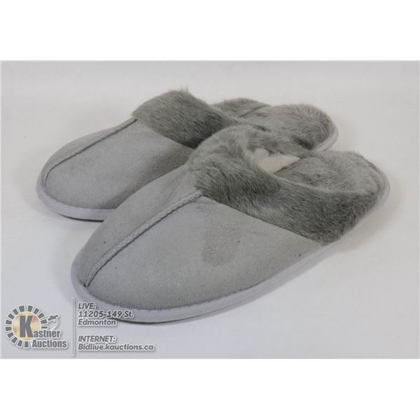 PAIR OF HOUSE SLIPPERS SIZE 7-8