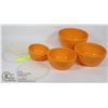 Image 1 : KITCHEN AID 4 BOWL SET WITH LIDS