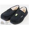 Image 1 : PAIR OF MENS SLIPON HOUSE SLIPPERS SIZE 11