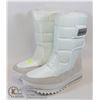 Image 1 : PAIR OF WHITE E.SOV INSULATED BOOTS SIZE 40