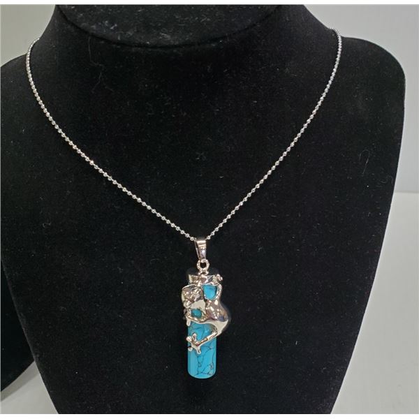 TURQUOISE STONE WITH GECKO SHEATH NECKLACE