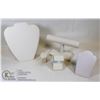 Image 1 : SET OF WHITE JEWELRY DISPLAYS