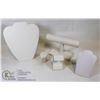 Image 1 : SET OF WHITE JEWELRY  DISPLAYS