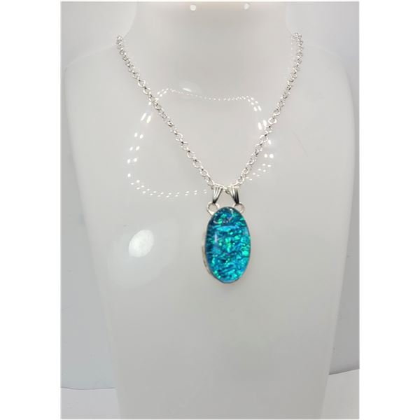 30)  NATURAL BLUE FIRE AUSTRALIAN OVAL OPAL PENDANT ON 20" ROLO CHAIN.  JEWELLERY