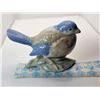 Image 1 : 3)  VINTAGE PORCELAIN BIRD FIGURINE, MEASURES APPROX 4" X 3".  HOME DÉCOR
