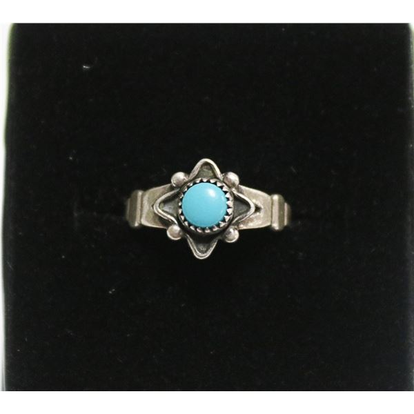 VINTAGE .925 STERLING SILVER RING SET WITH