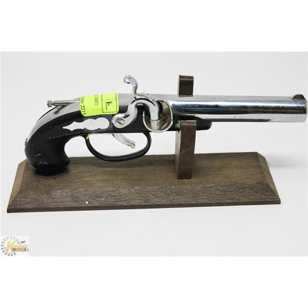 CROME PIRATES PISTOL LIGHTER WITH STAND