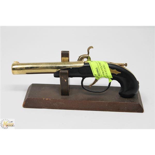 GOLD STYLE PIRATES PISTOL LIGHTER WITH STAND