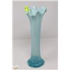Image 1 : 1890'S-1910'S OPALESCENT BLUE 11" VASE NO CHIPS