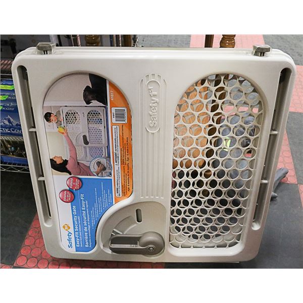 NEW DOREL EASY FIT CHILD / PET GATE