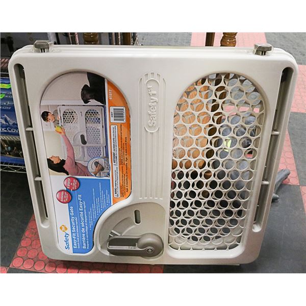 NEW DOREL EASY FIT CHILD / PET GATE
