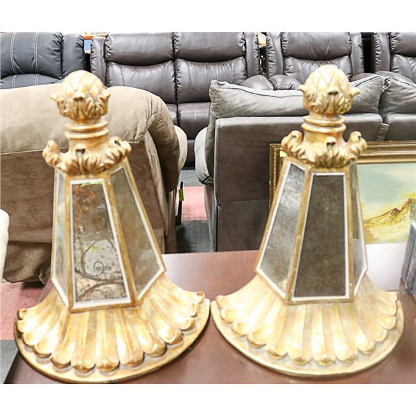 PAIR OF DECORATIVE CORINTHIAN STYLE WALL SCONCE