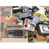 Image 1 : PALLET OF MISCELLANEOUS ITEMS
