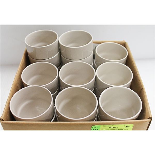 BOX OF MORE THAN TWO DOZEN SMALL MUGS