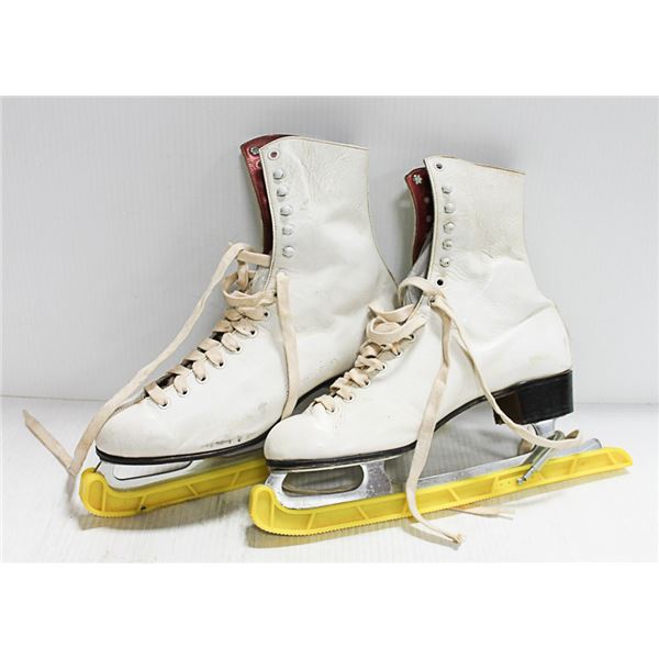 PAIR OF BAUER WOMEN'S SKATES
