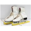 Image 1 : PAIR OF BAUER WOMEN'S SKATES