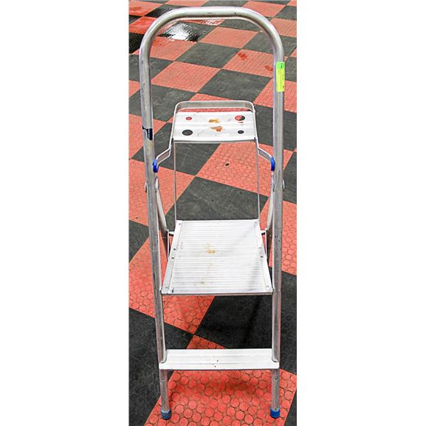 ALUMINUM2  STEP LADDER WITH WORK DECK