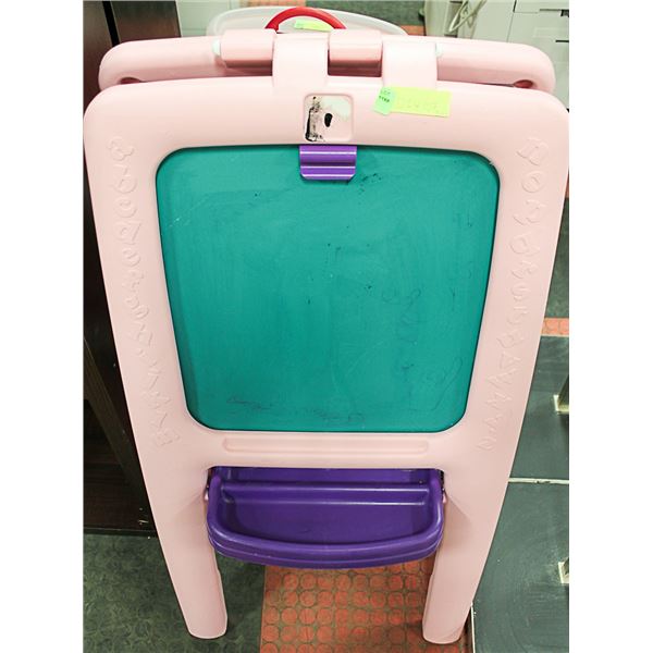 CHILDRENS CHALK / WHITE BOARD