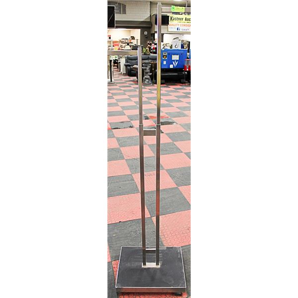 ROLLING 2 TIER RETAIL CLOTHING RACK