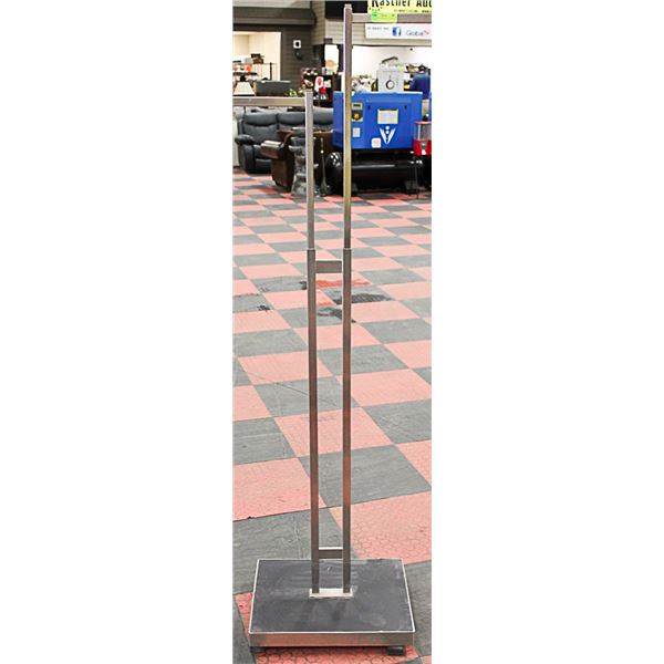 ROLLING 2 TIER RETAIL CLOTHING RACK