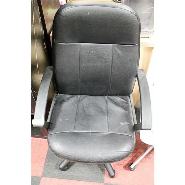 BLACK OFFICE CHAIR