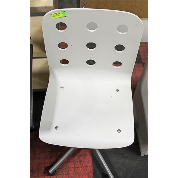 WHITE SWIVEL CHAIR