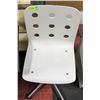 Image 1 : WHITE SWIVEL CHAIR