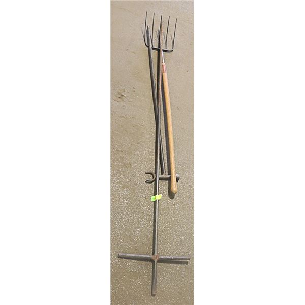 TWO WATER KEYS WITH PITCH FORK