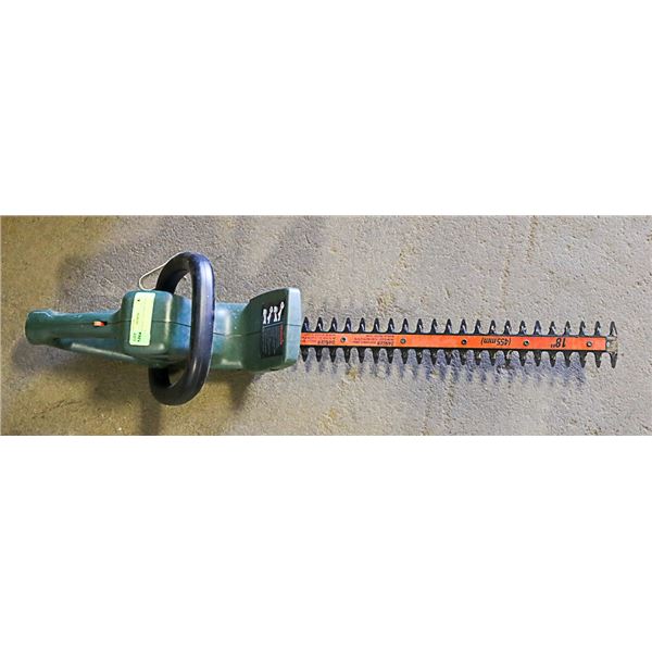 BLACK/DECKER - ELECTRIC HEDGE TRIMMER