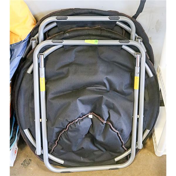 LOT OF 2 LAWN CHAIRS