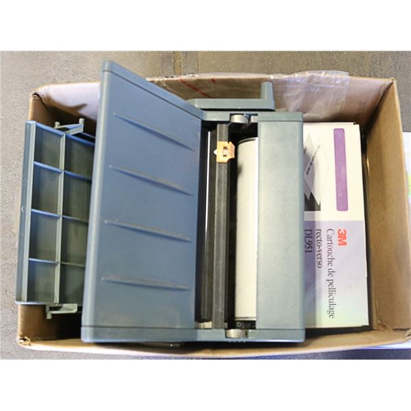 HAND LAMINATOR WITH SPARE ROLL OF LAMINITE