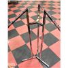 Image 1 : SILVER METAL RETAIL CLOTHING RACK