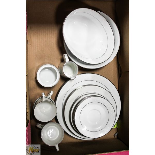 NORITAKE "KENDAL" DISHES, SERVING BOWLS, CREAMER