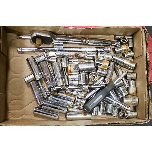 BOX WITH WESTWARD RACHETS AND SOCKETS