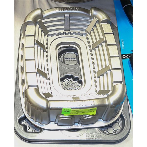 STADIUM CUSTOM CAKE MOLD 2.1L W/COOKIE TRAY