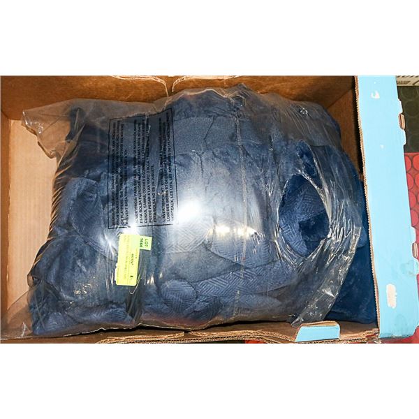 KIRKLAND PLUSH BLANKET SIZE: KING