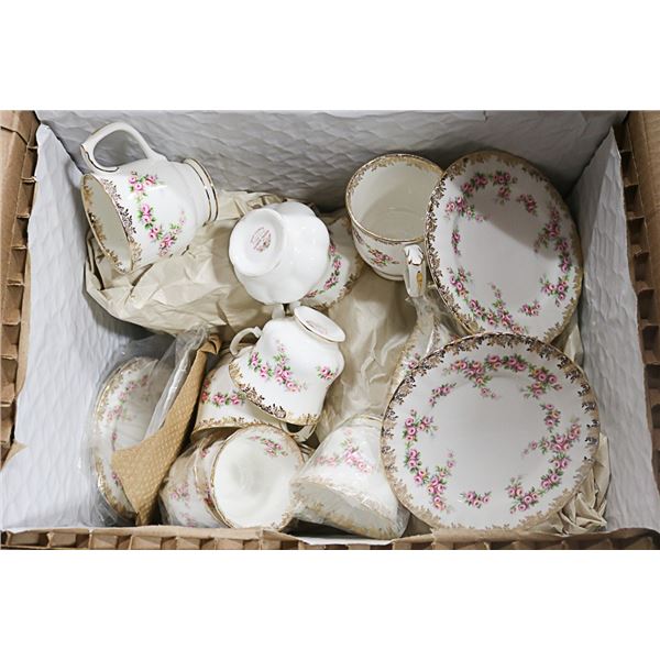 SET OF DIMITRY ROSE  BY ROYAL ALBERT-  PLATTER,