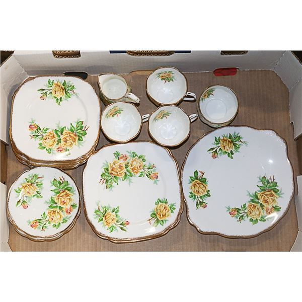 LOT OF YELLOW TEA ROSE  BY ROYAL ALBERT - CAKE